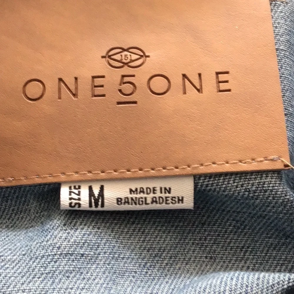 One5One Women's Medium Stonewash Classic Denim Jacket size Medium NWT - Picture 6 of 10
